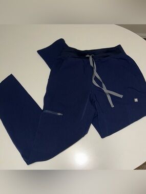 Figs women’s High Waisted Dowa Scrub Pants Navy blue extra small straight leg